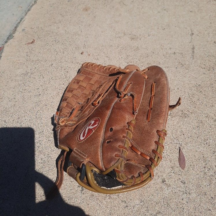 Rawlings Baseball Glove
