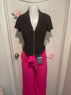 New women’s top size small