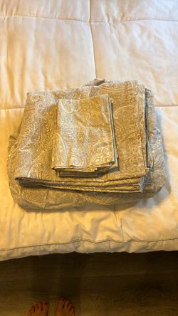 Tahari Queen Paisley Sheet Set