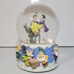 Disney Snow White Enesco Musical Water Snow Globe We Wish You a Merry Christmas