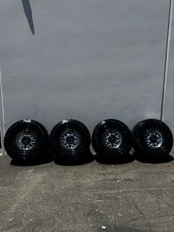 KMC KM549 GRS 8x6.5 17" Machined Wheels with 35” Nitto RidgeGrappler Tires Machined with Black Lip