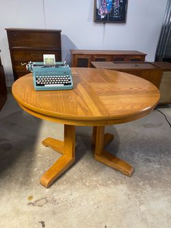 Vintage Danish Modern Style Expandable Round Dining Table