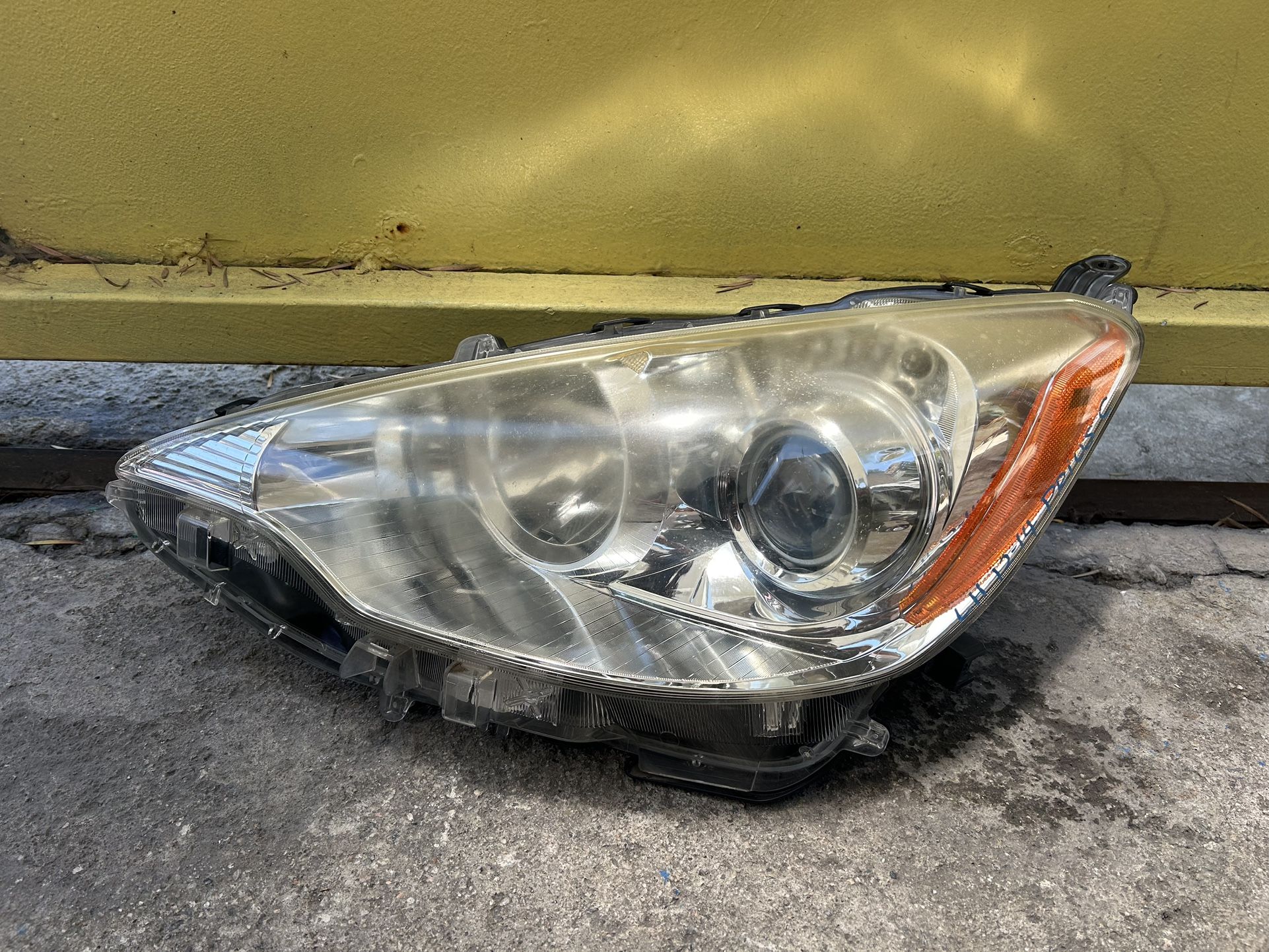 2012-2014 TOYOTA PRIUS C LH HEADLIGHT OEM