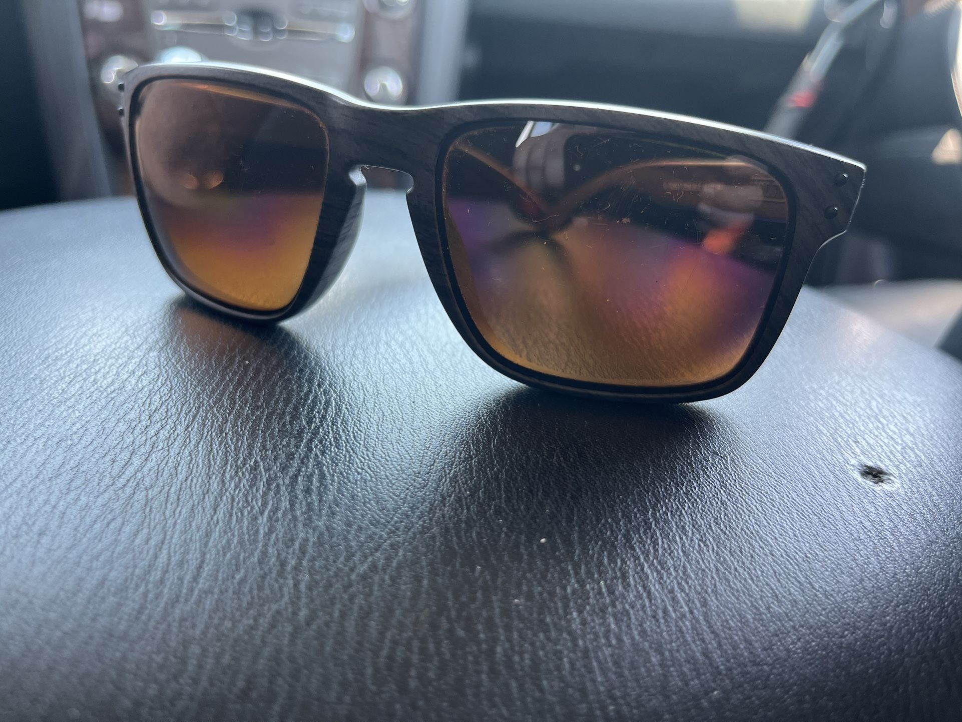 BRAND NEW OAKLEY SUNGLASSES