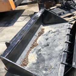 66” Bucket with teeth