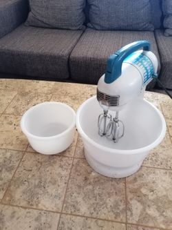 Like new Universal mixer with stand