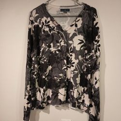  Karen Scott black and white Women's floral cardigan sweater. 
