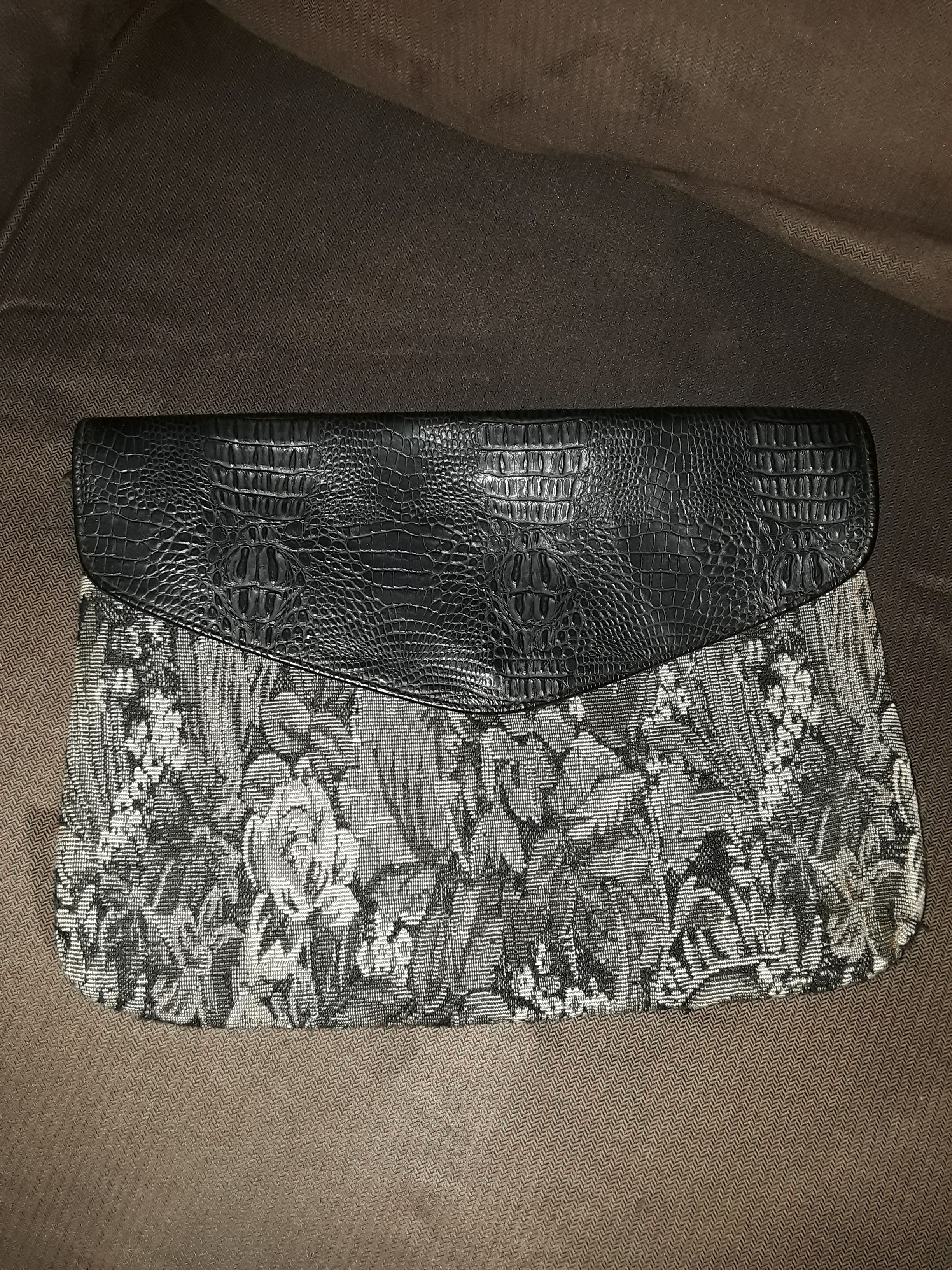 Vintage Purse with wristlet strap