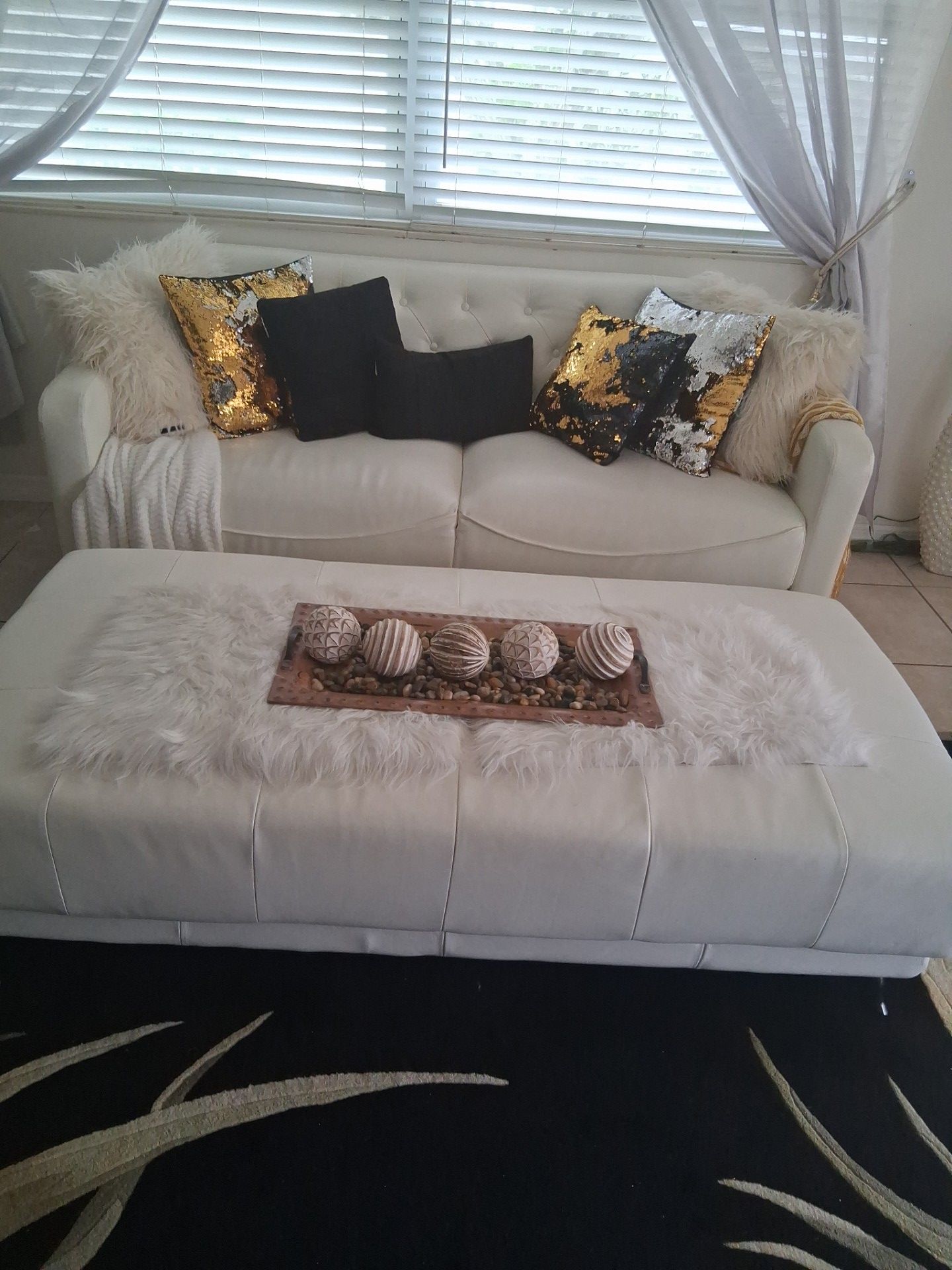 DEAL OF THE DAY !!!!!! SOFA SET. Moving