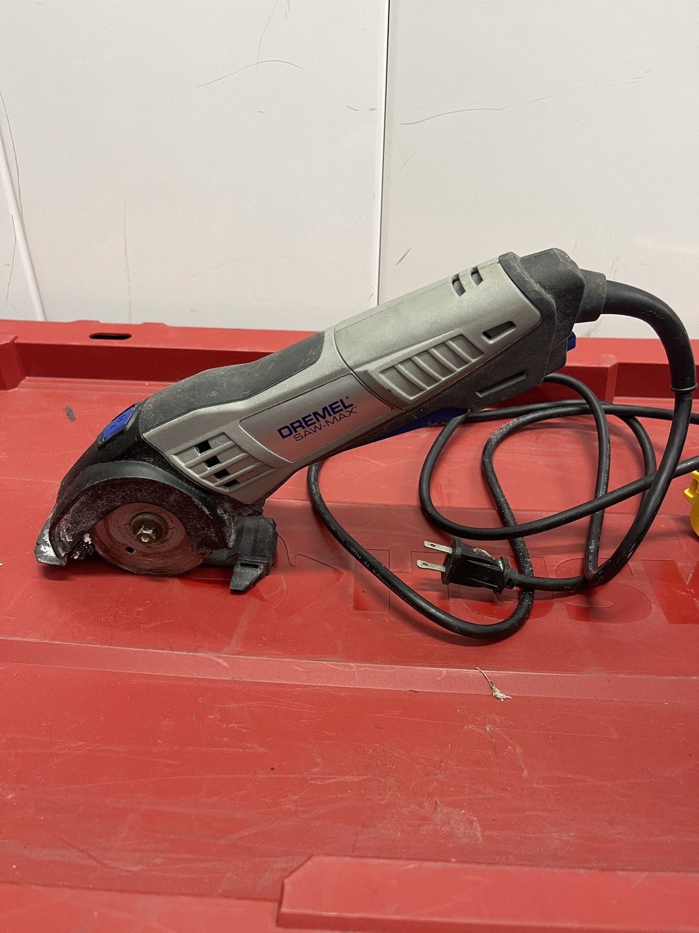 Dremel Saw Max
