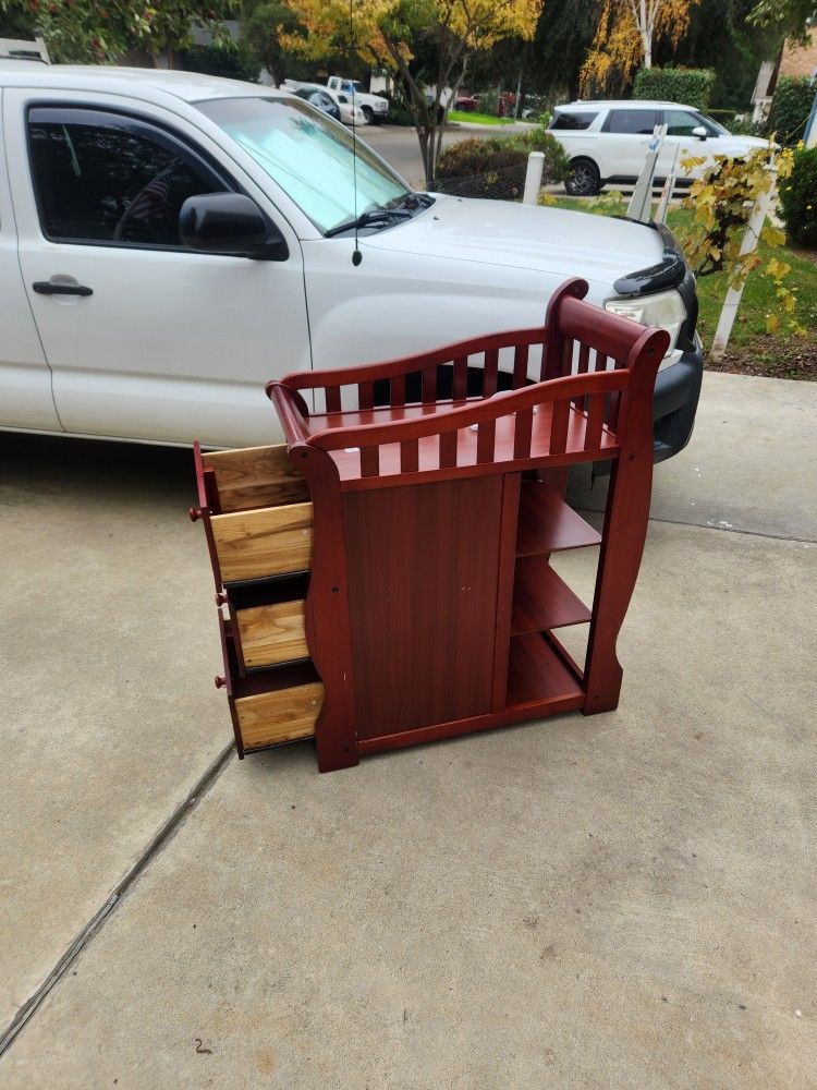 18 x 34 x 43" tall, very nice infant changing table