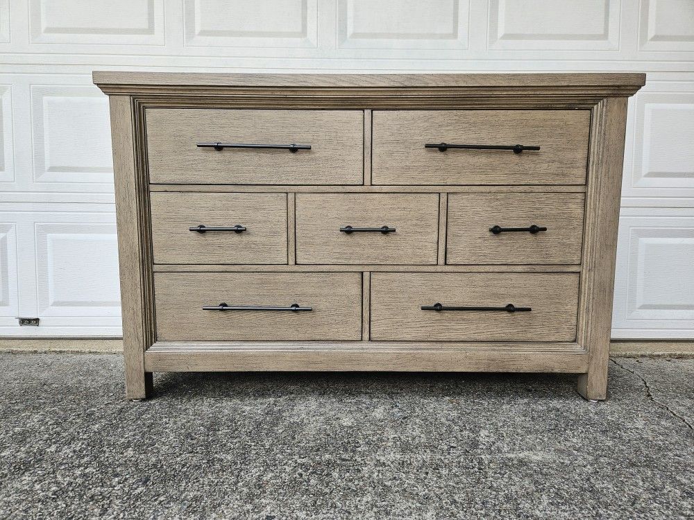Havertys Grayson Youth Dresser
Like New