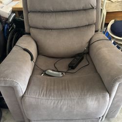 Broyhill Lift Chairs -2