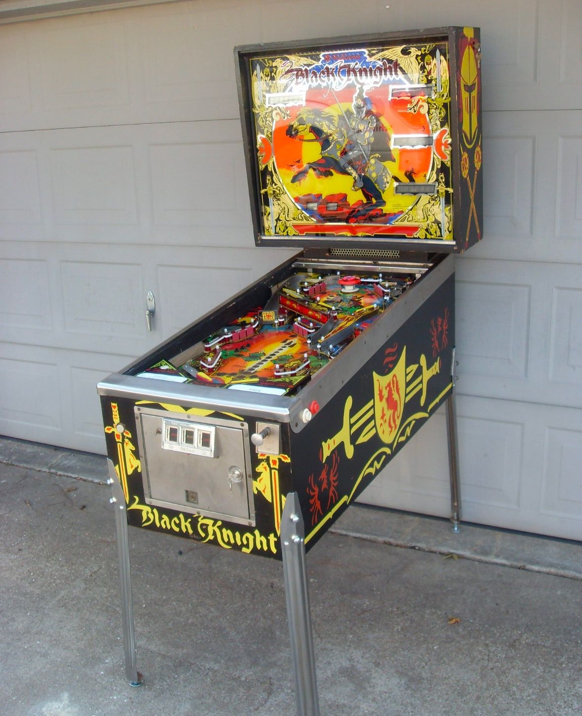 1980 BLACK KNIGHT PINBALL MACHINE