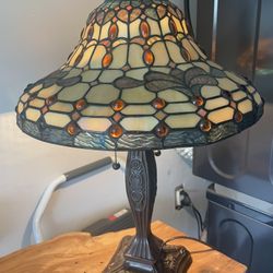 Beautiful lamp!! Tiffany style 65.00