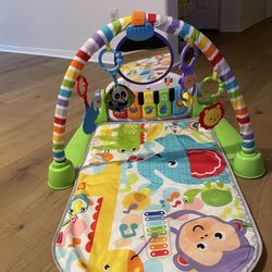 Fisher-Price Baby Playmat Glow and Grow Kick & Play Piano Gym 
