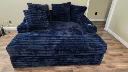 Gorgeous theater chaise lounge