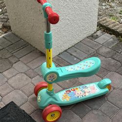 Cocomelon 3-Wheel Light-Up Scooter With Seat 