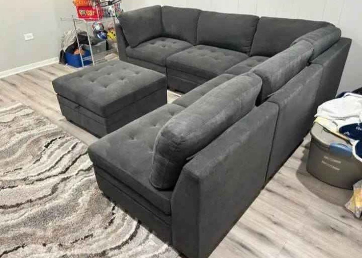 Sectional Couch In Great Conditions Like New
