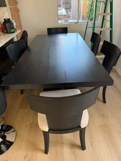 Like new; dining room table and 5 chairs