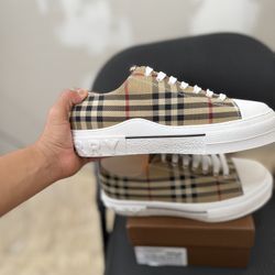 WHITE BURBERRY SHOES