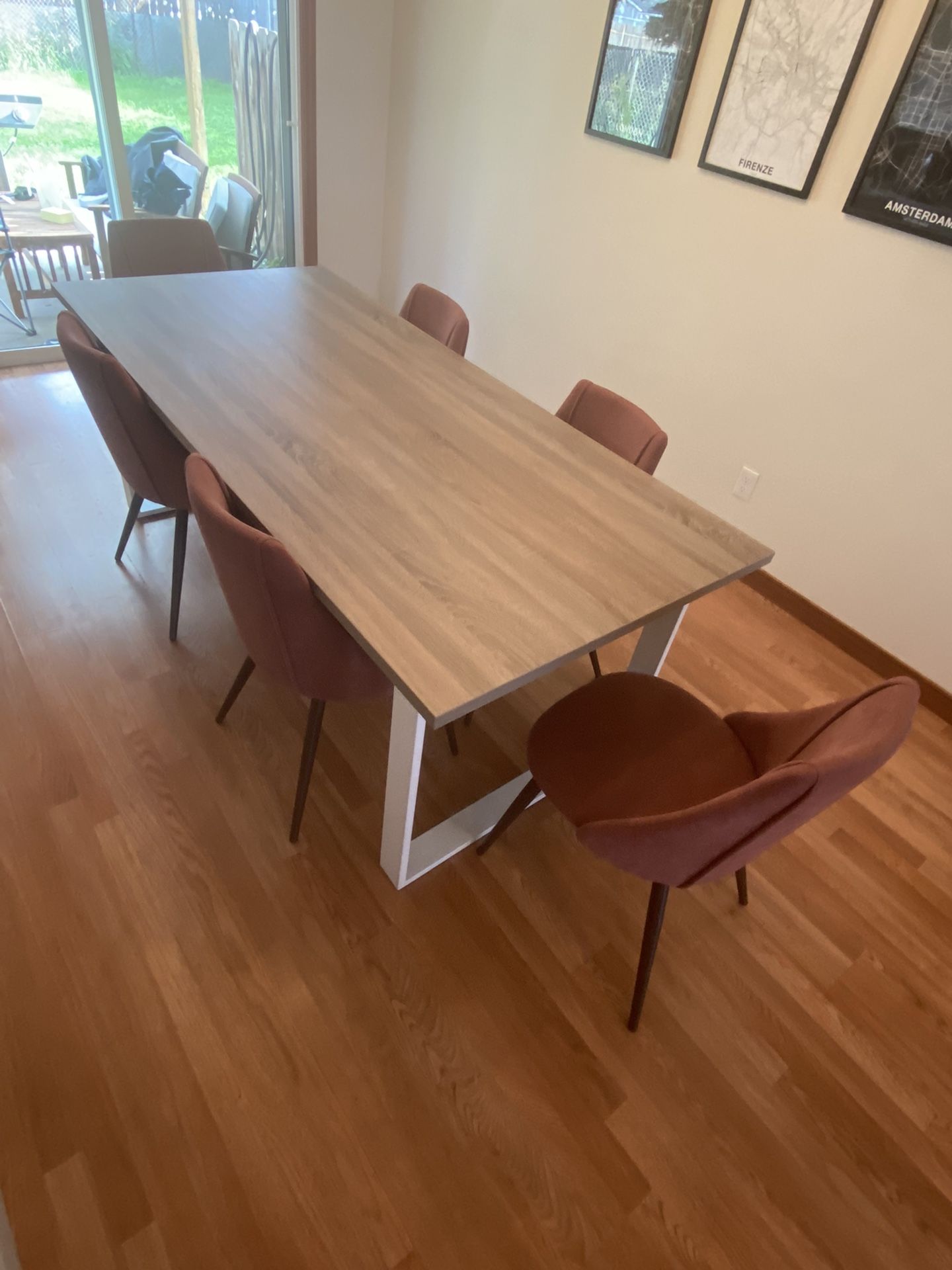 dania furniture dining table set & 6 chairs Excellent Condition