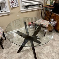 Steve Silver Amalie 48 Inch Glass Dining Table 