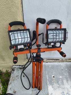 Dual Head Halogen Work Light on Tripod Stand