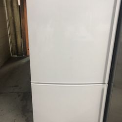 White Bottom Freezer Refrigerator With Ice Maker 