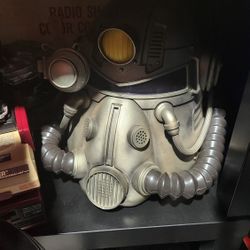 Fallout - Power Armor Helmet, Pip-Boy and Plasma Gun