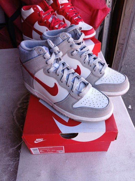 NIKE DUNK HI SE