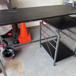 Black Desk