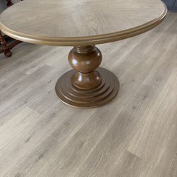 Round Dining Table 