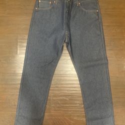 dark blue levis jeans 