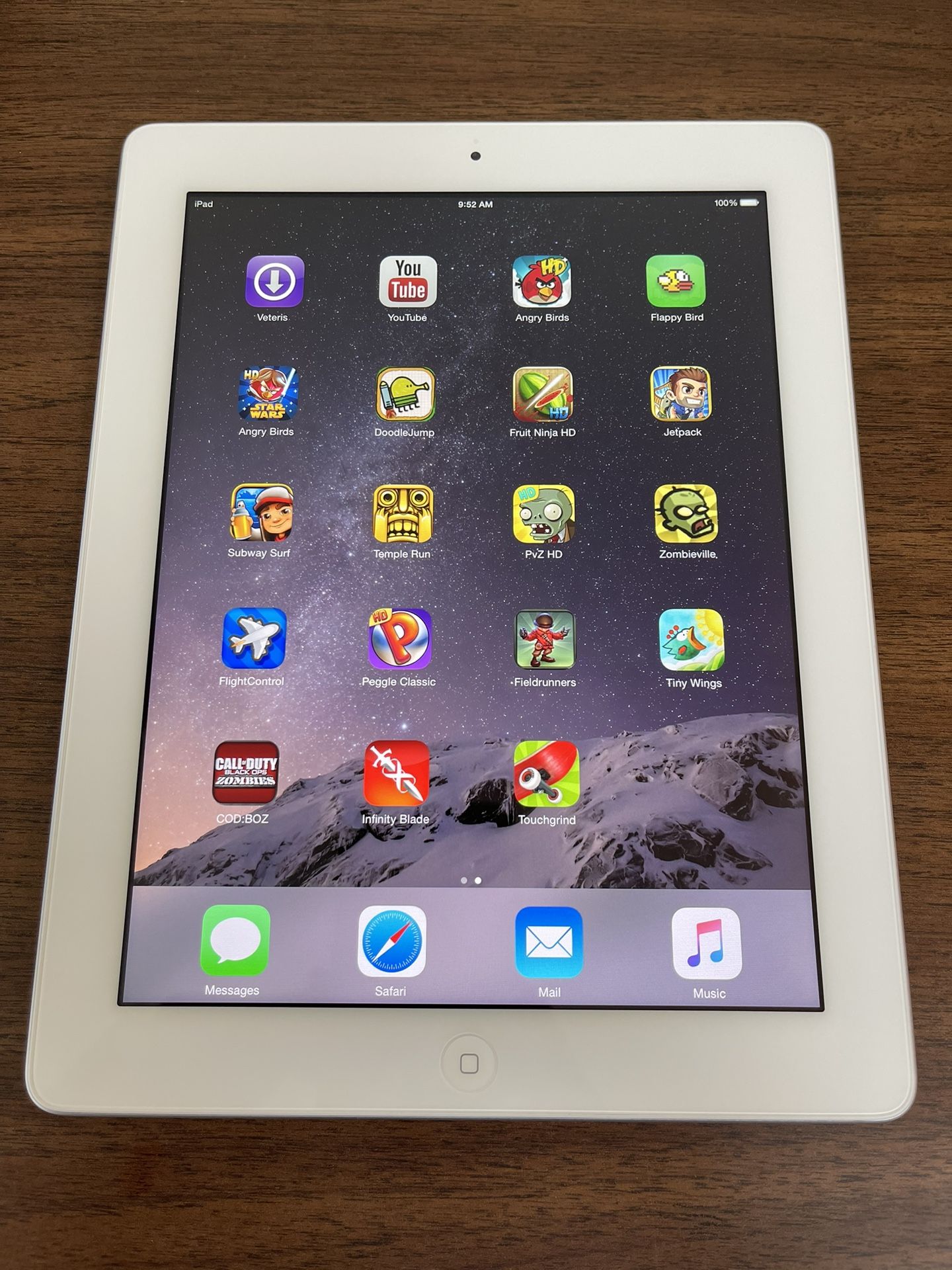 Apple iPad (3rd Generation) A1416 16 GB, 9.7 in White Jailbroken iOS 8.4.1