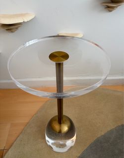 Modern Acrylic & Brass Accent Side Table – Clear Lucite End Table