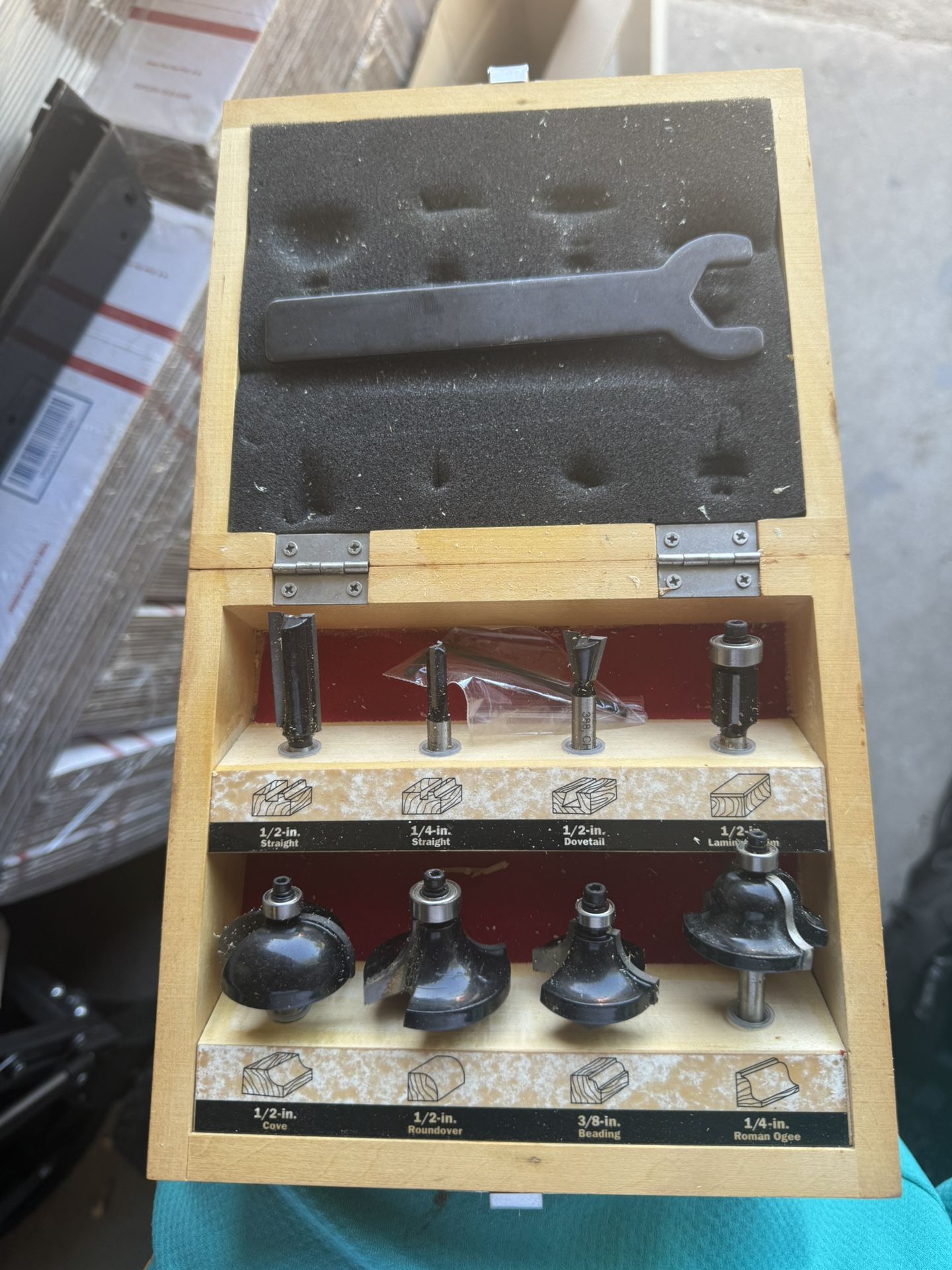 Craftsman 8 pc. Carbide-Tipped Router Bit Set in Wooden Box/Case