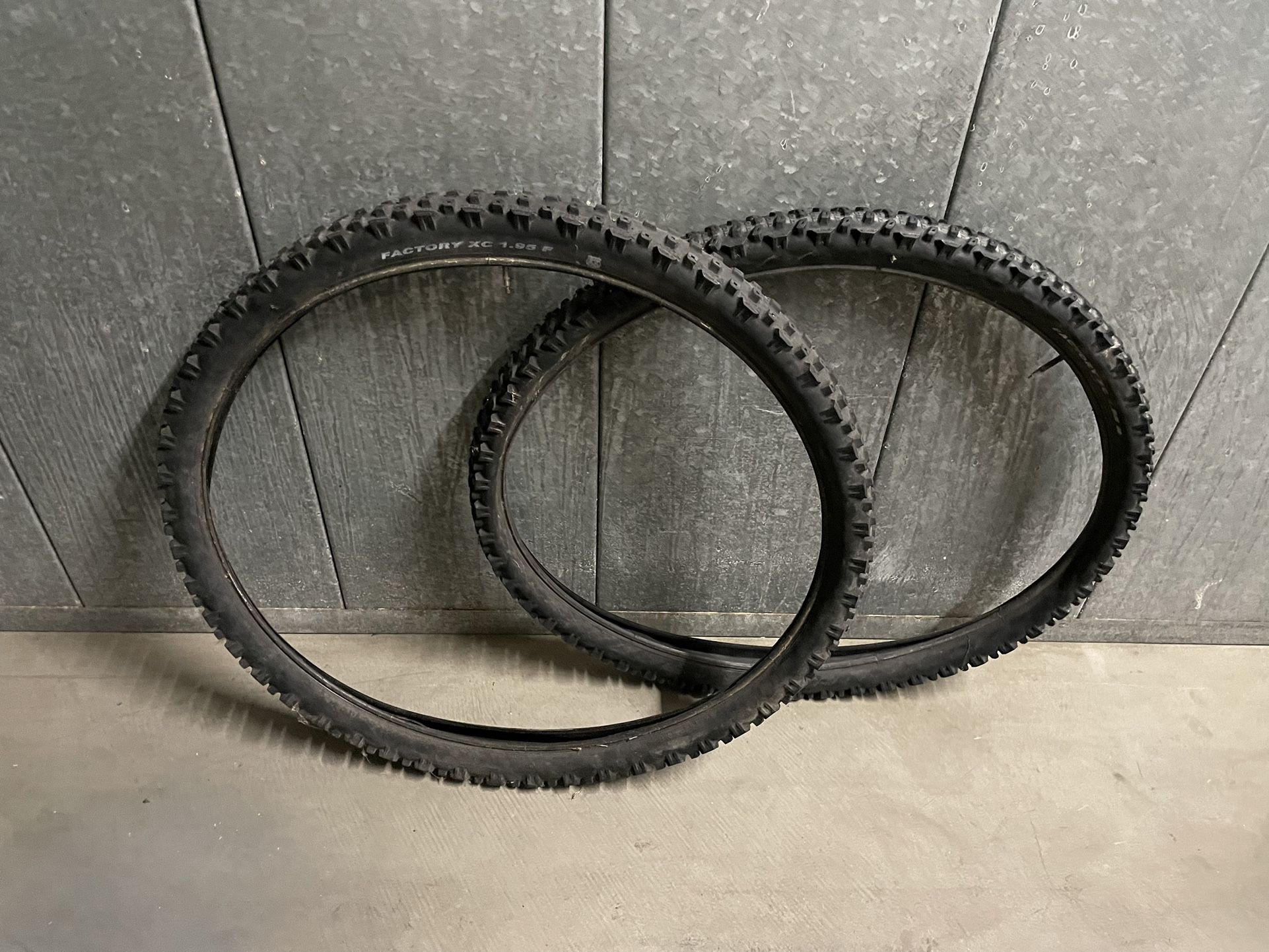 Tioga Factory XC Front And Rear Vintage MTB Tires 26 X 1.95