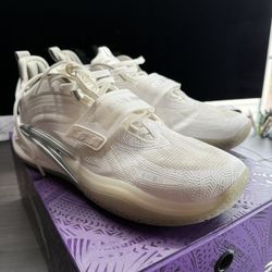 Anta Kyrie 1 (Basketball Shoe) 