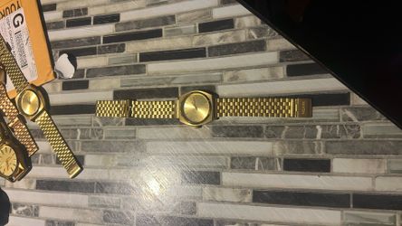 Gold Nixon Watch Need New Battery