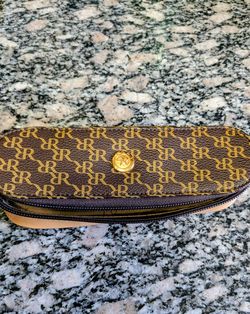 Rioni bailey sunglasses holder