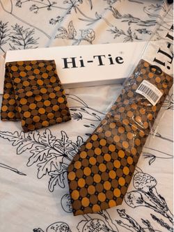Tie & handkerchief