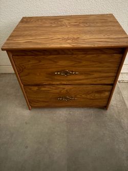 2-Drawer Wood Grain Nightstand