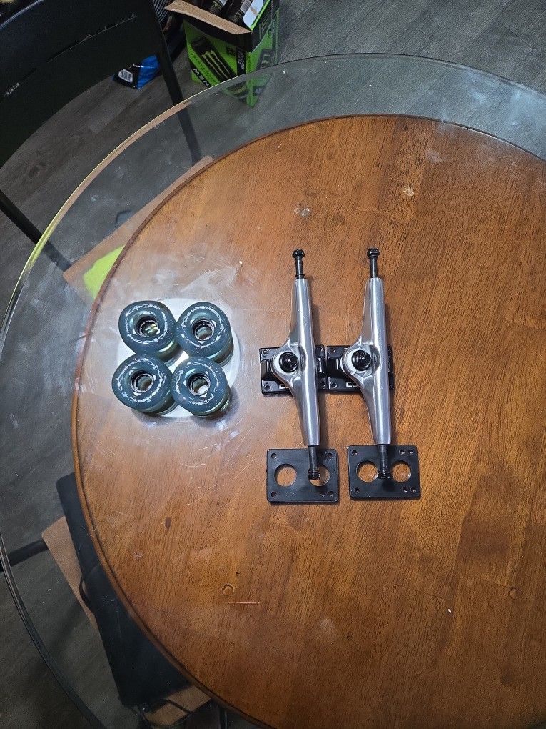 Skateboard Trucks And Sharkwheel Wheels