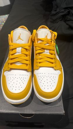 Air Jordan 1 Low White and Yellow. Size 8.5