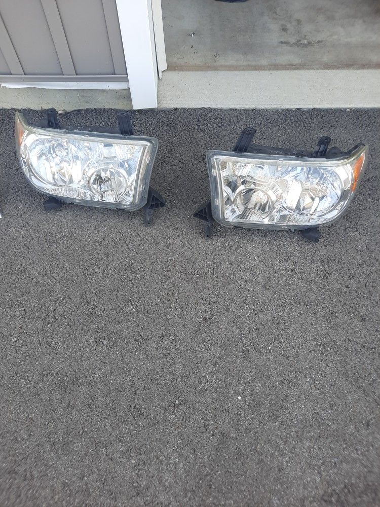 Toyota Sequoia/Tundra Headlight Assembly 2015 Or Secong Generation 08-2018