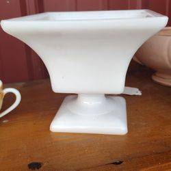 Vintage Milk Glass Planter 5 In Tall With A 6 Inch Square Opening