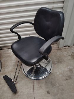 Salon chair