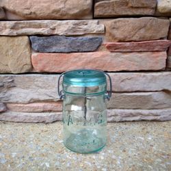 Vintage Atlas E-Z Seal Green Glass Pint Jar/Lid 