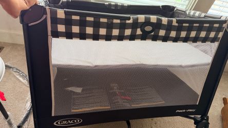 Graco Pack ’n Play® On The Go™ Playard – Kaden – Excellent Condition